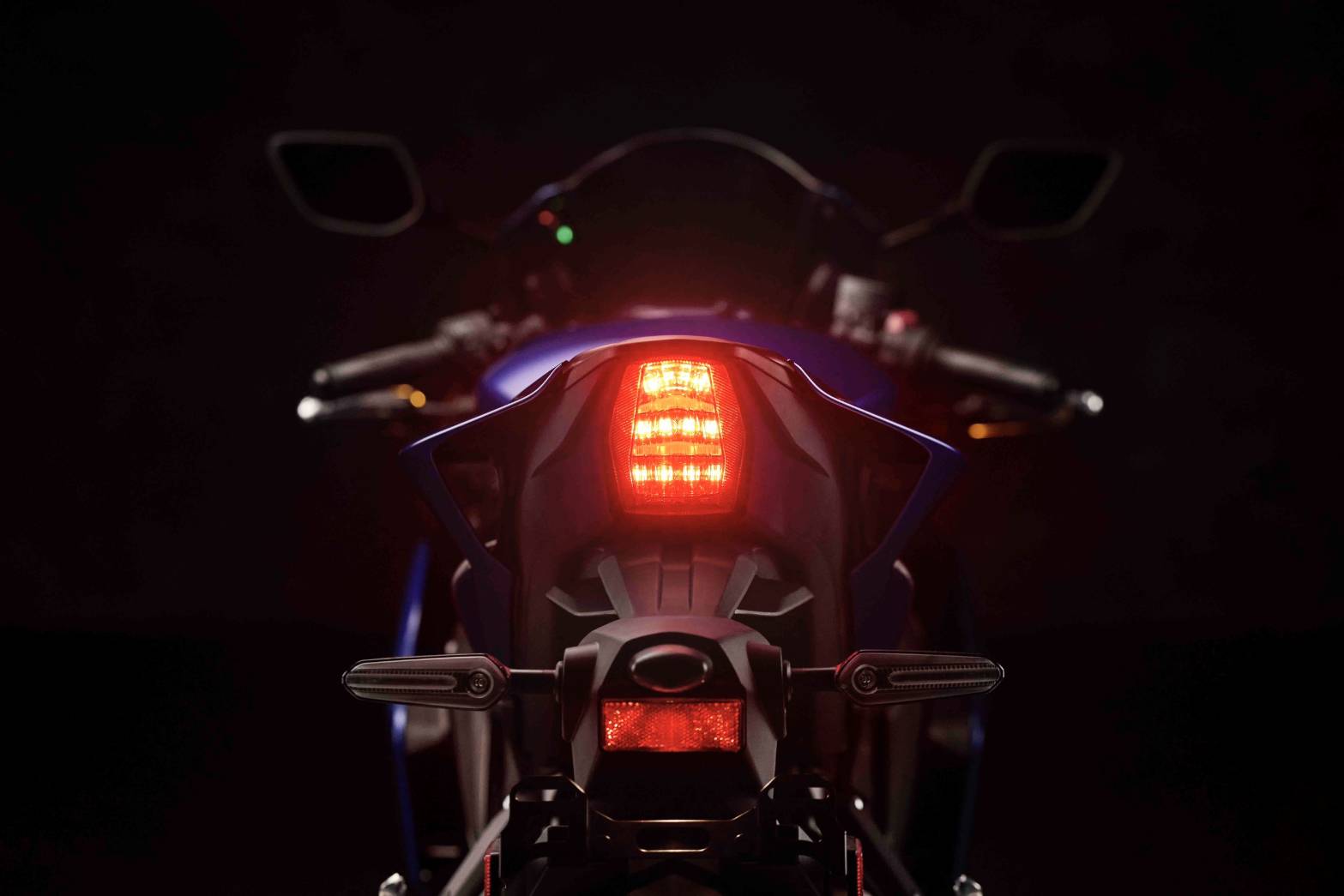 NEW YAMAHA R3 R / WORLD IS CALLING ดีไซน์ใหม่! พร้อมเชื่อมต่อด้วย แอปพลิเคชัน Y-CONNECT