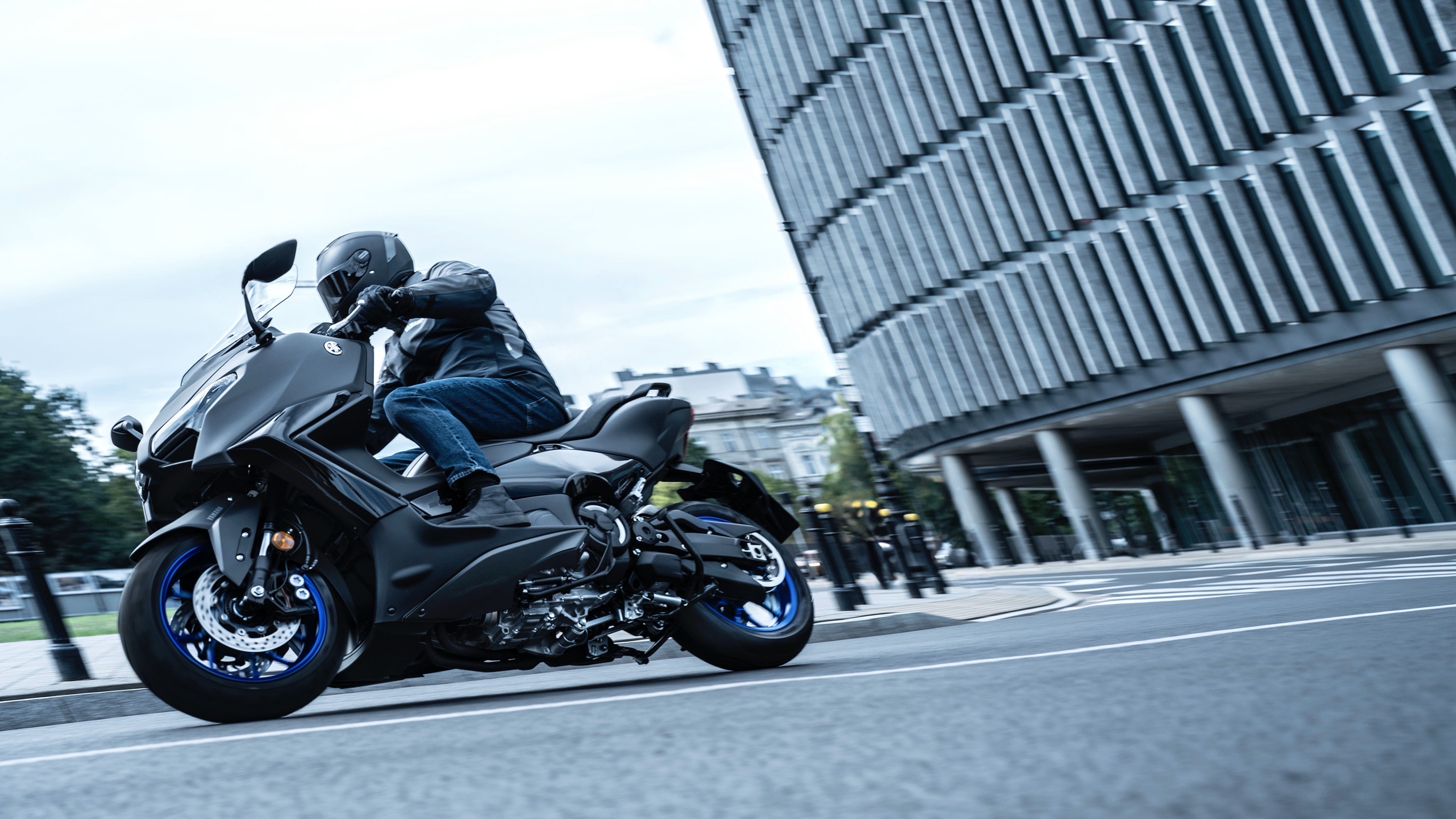 New YAMAHA TMAX 2025