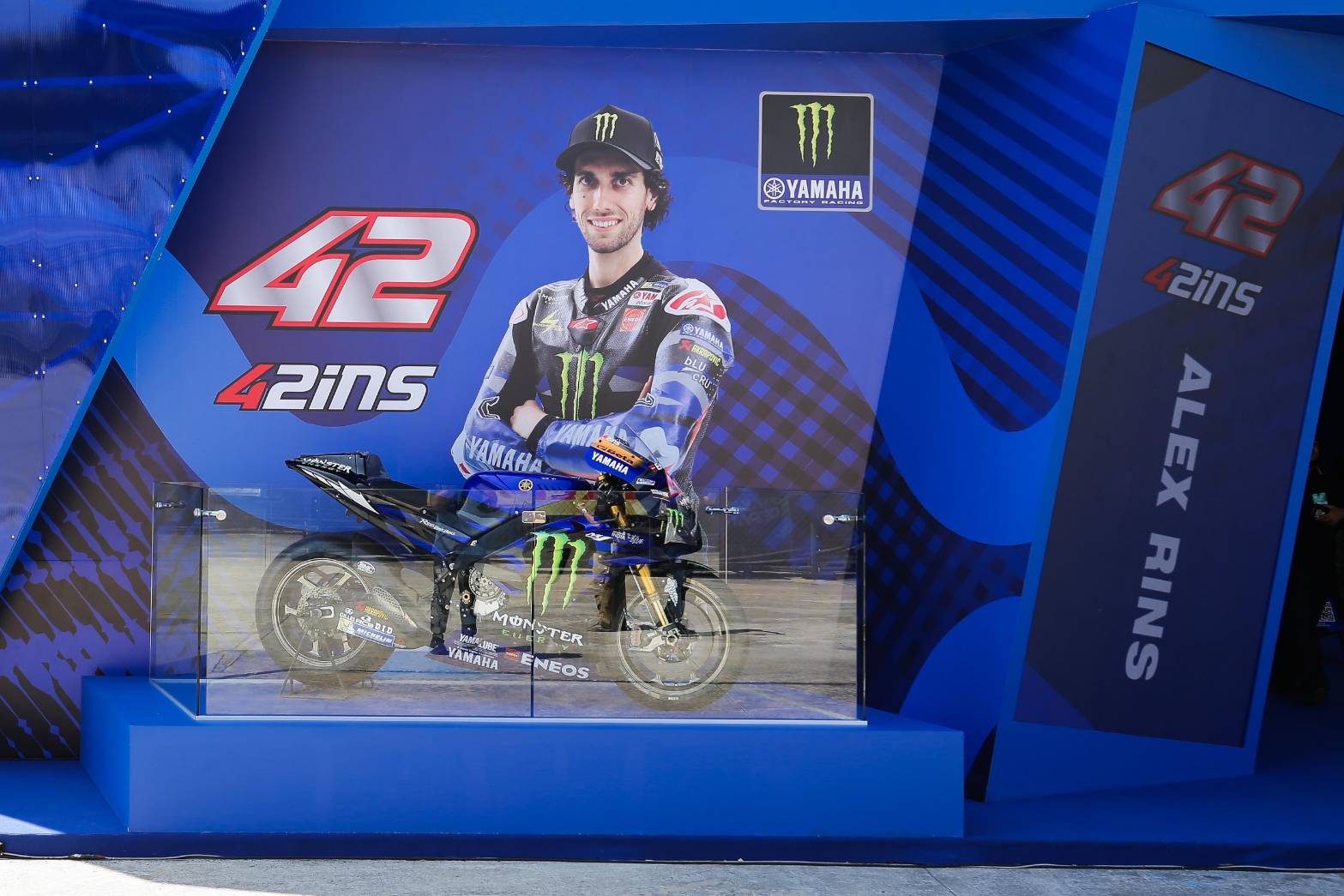 ยามาฮ่าเนรมิต YAMAHA GP PAVILION พร้อมรองรับแฟนมอเตอร์สปอร์ตทั่วโลก ในการแข่งขัน Thailand Grand Prix 2024 จัดเต็มกระทบไหล่ 2 นักแข่งระดับโลก