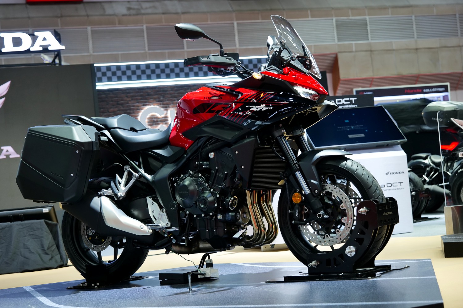 ครั้งแรกในไทย! New Honda CB1000GT สปอร์ตทัวร์ริ่ง 4 สูบ ถ่ายทอดเทคโนโลยีจาก CBR Fireblade พร้อม New Honda Monkey EX Custom Edition
